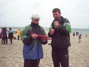 Oli Brnnich (Beach-Wart des VMV) hatte das Turnier im Griff
Gre: 640 x 480, 55398 Byte
Urheber: active beach e.V.