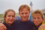 Hendrick, der seine Nase wieder berall reinstecken mute ;-) (mit Katrin und Mandy)
Gre: 800 x 539, 43435 Byte
Urheber: active beach e.V.