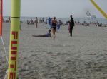 Siegerehrung fr Rene: Gehen konnte er wegen der Krmpfe nicht mehr - also bekam er das Preisgeld gebracht.
Gre: 800 x 600, 81449 Byte
Urheber: active beach e.V.