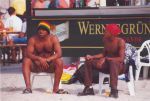 Die zwei coolen Jungs bezahlten ihr Pils mit Dollarscheinen
Gre: 800 x 541, 64536 Byte
Urheber: active beach e.V.