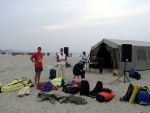 Der Abbau mute starten, als die Spiele noch liefen (Traktor-Termin)
Gre: 600 x 450, 53080 Byte
Urheber: active beach e.V.