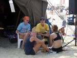 Gedankenaustausch - die Damen vorm Org-Zelt
Gre: 600 x 450, 70520 Byte
Urheber: active beach e.V.
