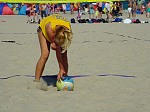 ... dann 10 Runden um den Ball ...
Gre: 600 x 450, 82953 Byte
Urheber: active beach e.V.