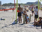 Antje hat gemerkt, da sie fotographiert wird...
Gre: 600 x 450, 115111 Byte
Urheber: active beach e.V.