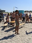 Am Nachmittag - Mann mit Micro
Gre: 450 x 600, 98249 Byte
Urheber: active beach e.V.