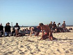 Masu bei der Feldkorrektur, was Gregor sucht, wei ich wirklich nicht
Gre: 600 x 450, 92546 Byte
Urheber: active beach e.V.