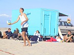 Sven Drendahl konzentriert sich auf den Aufschlag
Gre: 600 x 450, 73915 Byte
Urheber: active beach e.V.