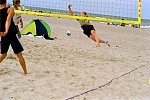 Oehli mit vollem (aber erfolglosem) Einsatz
Gre: 600 x 400, 101099 Byte
Urheber: active beach e.V.