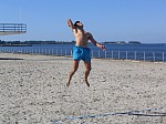 ... und Junior beim Aufschlag, Sprunghhe unbekannt
Gre: 600 x 450, 114288 Byte
Urheber: active beach e.V. (Tobi)
