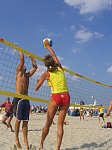 Birgit vorbei an Uwes Block
Gre: 450 x 600, 84630 Byte
Urheber: Tobi (active beach e.V.)