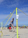 Einschlagen zum Finale: Tobi und Holly
Gre: 450 x 600, 76110 Byte
Urheber: active beach e.V.