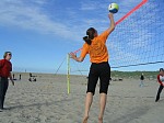 ... und Kerstin beim Angriff
Gre: 600 x 450, 81484 Byte
Urheber: active beach e.V.