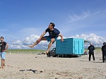 Sprungaufschlag. Irgendwie krank.
Gre: 600 x 450, 69790 Byte
Urheber: active beach e.V.
