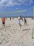 Vati greift an
Gr��e: 450 x 600, 100744 Byte
Urheber: active beach e.V. / Tobi
