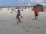 Claudia bei der Annahme
Gr��e: 600 x 450, 82593 Byte
Urheber: active beach e.V. / Tobi