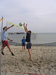 Paul vs. Ossi
Gre: 450 x 600, 86151 Byte
Urheber: active beach e.V. / Tobi