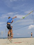 Felix und Markus beim Einschlagen
Gre: 450 x 600, 68407 Byte
Urheber: active beach e.V. / Tobi