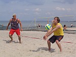 Frank nimmt an
Gre: 600 x 450, 78660 Byte
Urheber: active beach e.V. / Tobi