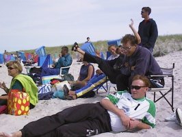 Zuschauer (Adi, Claudia, Magic, Holger, Jan, Hacki, Hendrik)
Gre: 832 x 624, 110033 Byte
Urheber: active beach e.V.