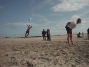 Charly beim Aufschlag
Gre: 640 x 480, 43462 Byte
Urheber: active beach e.V.