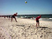 Stan und Oehli, mal wieder die Pechvögel der Vorrunde (ein kleiner Punkt fehlte ihnen...)
Größe: 640 x 480, 60738 Byte
Urheber: active beach e.V.