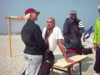 Ole (trsten lassen?)
Gre: 640 x 480, 56234 Byte
Urheber: active beach e.V.