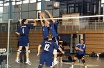 Thomas Endrusch, mit der Rückennummer eins, setzt sich im Spiel gegen Greifswald gegen den Abwehrblock durch. Eintracht Ahlbeck gewinnt auch das Spiel gegen Güstrow.
(Foto: G. Nitzsche)
Größe: 419 x 277, 29700 Byte
Urheber: Robert Neidel