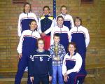 Das Pokalteam mit "Maskottchen Erik"